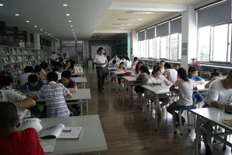 “七彩假日 书海翱翔”暑期阅读活动