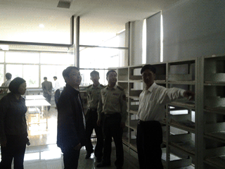 张建闯部长检查我馆消防通道是否畅通